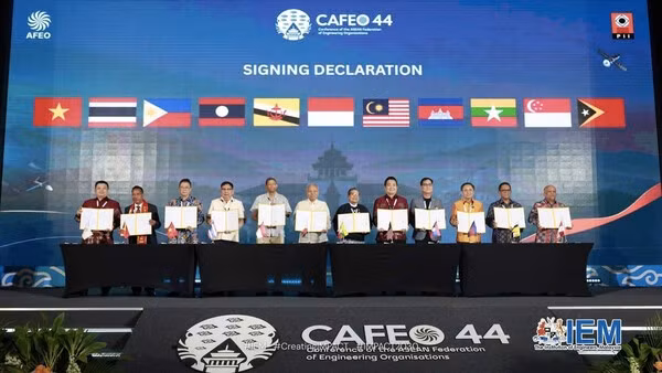 Chủ tịch VUSTA Châu Văn Minh cùng lãnh đạo AFEO ký Tuyên bố chung CAFEO 44