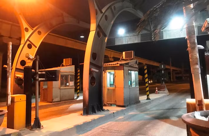 Trạm thu phí Xa lộ Hà Nội đã chính thức tạm dừng thu phí từ 0h ngày 1/1/2018.