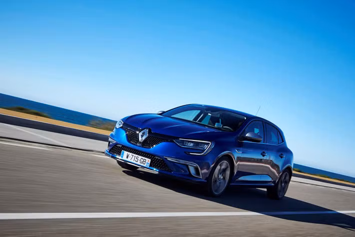 Megane GT cũng được bổ sung tính năng điều khiển chủ động trên cả 4 bánh, cùng với đó là 5 chế độ lái khác nhau, ở chế độ Eco được thay bằng chế độ RS Drive.