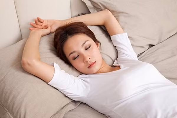 Con người dành ⅓ cuộc đời của mình, tương đương khoảng 25 năm để ngủ. Giấc ngủ ít hơn 7 tiếng một ngày làm giảm tuổi thọ của bạn. (Nguồn Thaoduocaz)