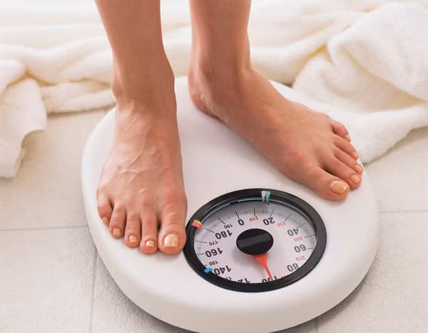 Thiếu ngủ có thể khiến bạn tăng 0,9kg chỉ chưa đầy một tuần. Nếu bạn không ăn, bạn có thể tồn tại được tối đa hai tháng, nhưng nếu bạn không ngủ, bạn chỉ có thể sống được tối đa 11 ngày. (Nguồn Songkhoe)