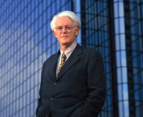 2. Peter Lynch 74 tuổi, nổi tiếng với khả năng quản lý quỹ đầu tư Fidelity Magellan. Ông liên tục đạt gấp đôi lợi nhuận hàng năm, giúp nâng tài sản của tổ chức từ 18 triệu USD lên 14 tỷ USD. Hiện, quỹ đang quản lý 2,4 nghìn tỷ USD.