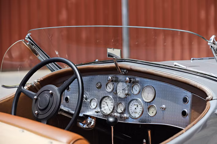 Xe Duesenberg SSJ đấu giá có số khung J-563, từng là chiếc xe của Gary Cooper nay thuộc bộ sưu tập Miles Collier Collection.