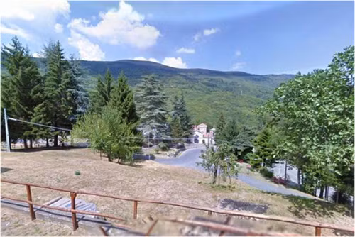 Thị trưởng làng Bormida, Italy, ông Daniele Galliano tuyên bố sẽ tặng 2.000 euro (khoảng 50 triệu đồng) cho bất kỳ ai chuyển đến làng sinh sống. Câu chuyện cụ thể>>> Ngôi làng ai đến sống còn được thêm tiền