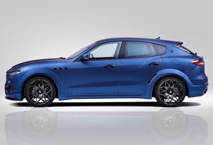 Có tên gọi Novitec Esteso, gói độ mới của Novitec cho Levante khiến cho chiếc xe trở nên "ngầu" hơn nhiều nhờ bộ widebody mới gồm 8 món. Với bộ widebody này, các vòm bánh của Levante đã được nới rộng tới 4 inch ở phía trước và 5 inch ở phía sau. Sau khi độ gói Esteso, mẫu crossover hạng sang của Ý thậm chí còn rộng hơn cả siêu SUV Hummer H2.