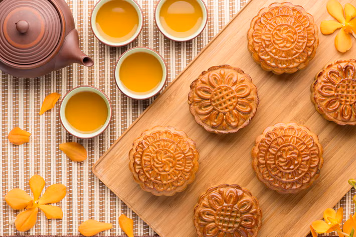 ... Còn đây là bánh nhà người, đúng "một trời, một vực". Tuy nhiên, đa phần bình luận của dân mạng đều cho rằng, tuy mẻ bánh hỏng nhưng quan trọng là tấm lòng người làm bánh và đó cũng là một kỷ niệm vui trong mùa trung thu.