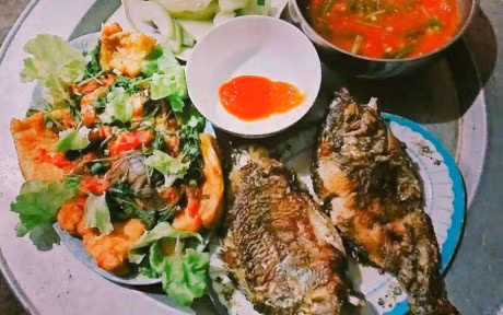 Thật khó tin nhưng chỉ với 25.000 đồng, chị em đã có thể nấu một bữa ăn khá thịnh soạn.