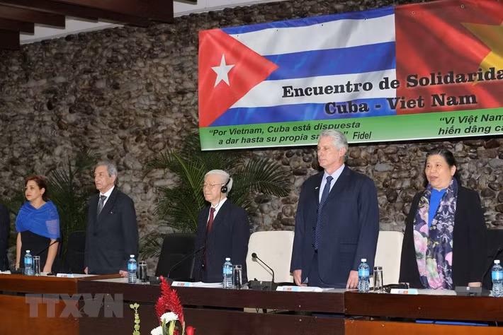 Tổng Bí thư Nguyễn Phú Trọng dự cuộc gặp thế hệ trẻ Việt Nam-Cuba và trao Huân chương Hữu nghị cho các cựu chuyên gia quân sự Cuba.
