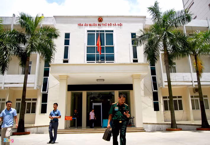 Ngày 30/7, Tòa án quân sự Quân khu 7 đưa cựu thượng tá quân đội Đinh Ngọc Hệ (tức Út “trọc”, 47 tuổi, cựu Phó tổng giám đốc Tổng công ty Thái Sơn) và 4 bị cáo khác ra xét xử sơ thẩm. Phiên tòa được mở tại tòa quân sự thủ đô nằm trên địa bàn quận Đống Đa, Hà Nội.