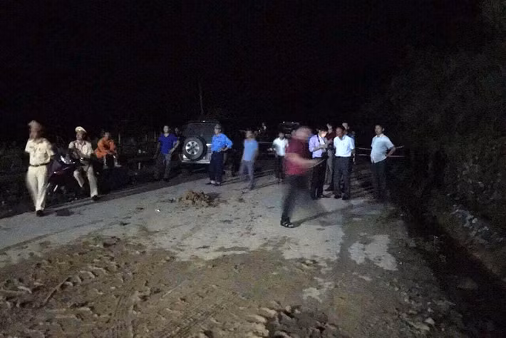 Dốc Chó sát lở nghiêm trọng đã được dọn dẹp thông tuyến trong đêm