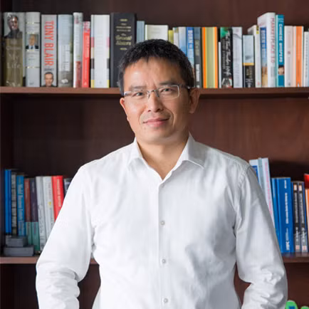 Năm 2011, Thiên Minh hoàn thành việc mua lại chuỗi 5 khách sạn Victoria tại Việt Nam và khai trương khách sạn Xiengthong Palace tại Luang Prabang, Lào. Để hoàn tất thương vụ này, Thiên Minh đã được sự trợ giúp của một số tổ chức tài chính nước ngoài, trong đó có Công ty Tài chính Quốc tế IFC (một thành viên của Ngân hàng Thế giới) với mức vốn tham gia là 12 triệu USD. Đây là thương vụ lớn nhất tính tới thời điểm đó trong lĩnh vực du lịch, khách sạn ở Việt Nam. Ảnh: vn.tmgroup.vn.