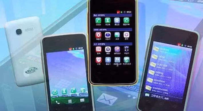 1. Pyongyang Touch xuất hiện từ năm 2014. Người ta không biết chính xác thông số kỹ thuật của chiếc điện thoại thông minh này nhưng có 3 phiên bản màu được nêu ra: hồng, xanh nước biển và trắng.