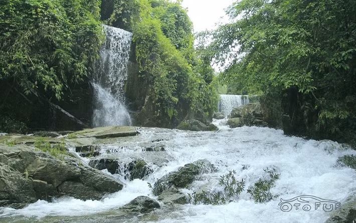 Giá vé dành cho trẻ em dưới 1,2m: 100.000 đồng (trên 1,2m tính như vé người lớn) và giá vé dành cho người lớn: 150.000 đồng/người. Ảnh: Tipdulich.