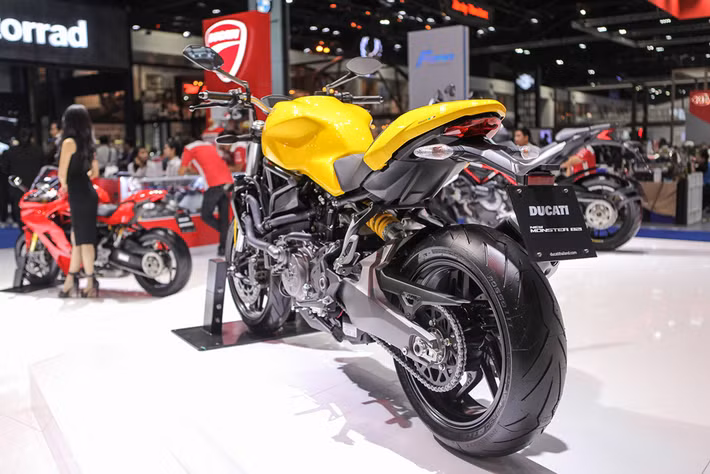 Tại thị trường Châu Âu, Ducati Monster 821 2018 có giá bản bắt đầu từ 12.000 USD.