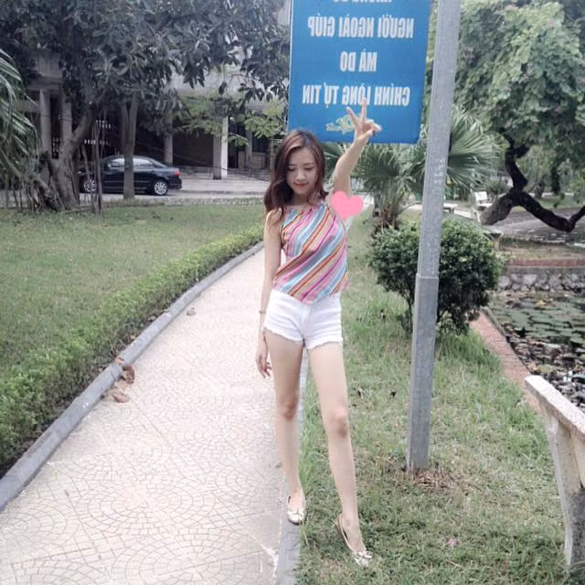 Hơn thế nữa, Phương Lan còn sở hữu vóc dáng mảnh mai và rất bắt mắt và cũng chỉ xét riêng về ngoại hình, cô nàng này cũng đủ sức khiến các anh chàng xung quanh phải chú ý tới mình.