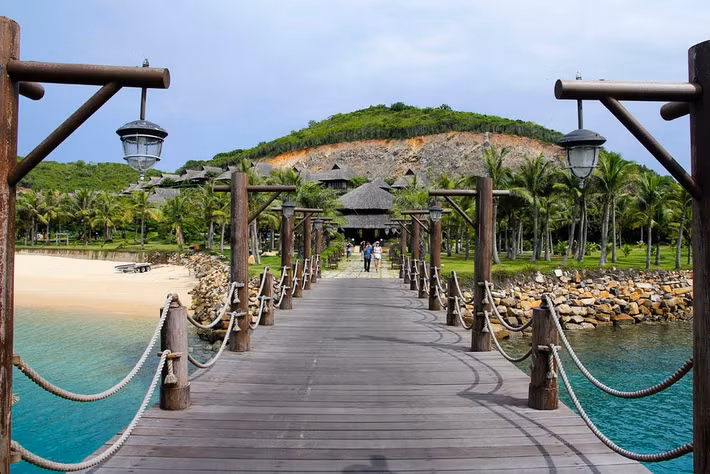 Nhưng có lẽ, hòn đảo xinh đẹp này sẽ càng được ưu ái hơn khi những hình ảnh tuyệt đẹp về cây cầu cảng lãng mạn này được biết đến rộng rãi.