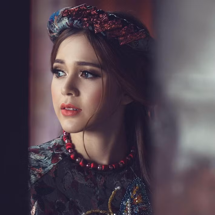 Võ Mỹ Phương là cô gái thời gian qua được nhiều người nhắc đến với những bức ảnh đẹp trong sáng và khuôn mặt đậm chất Tây. Cũng chính bởi vậy, những người hâm mộ đã đặt cho cô biệt danh " hot girl lai Tây".