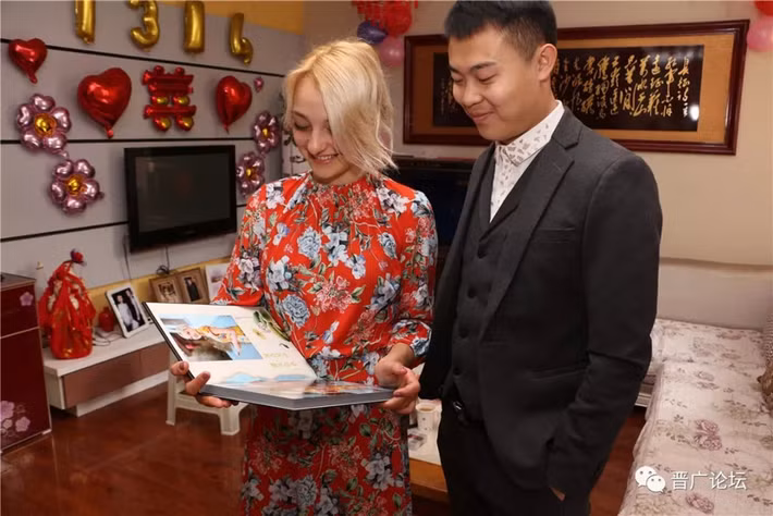 Trong những năm gần đây, sự mất cân bằng giới tính khiến cho "giá thách cưới" tại Trung Quốc tăng cao, nhất là ở khu vực nông thôn.