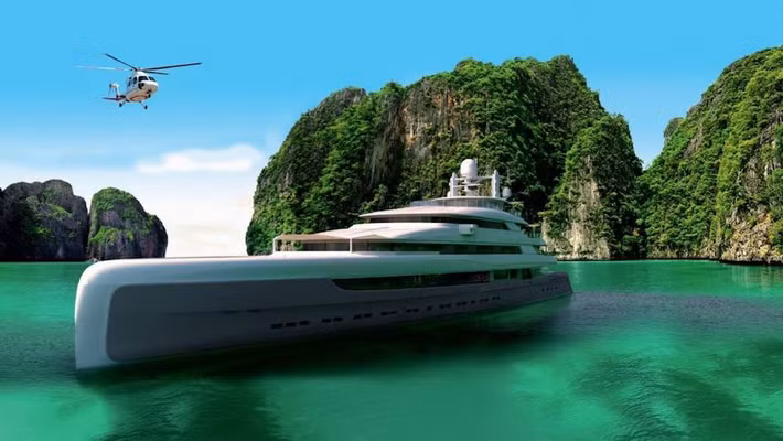Illusion Plus có tổng cộng 7 cabin khách gồm 1 phòng hạng sang, 2 phòng VIP và 4 phòng đôi cho 12 khách qua đêm và 15 cabin khác cho đoàn thủy thủ 25 người.