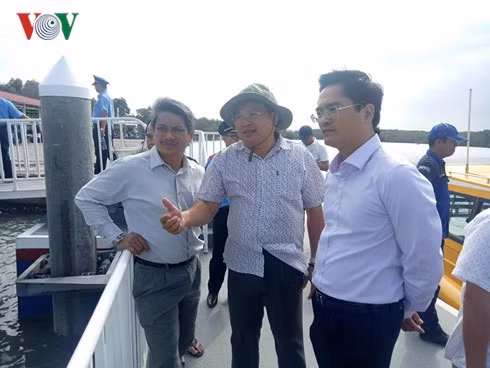 Nước tràn vào toàn bộ cabin điều khiển tàu cao tốc.