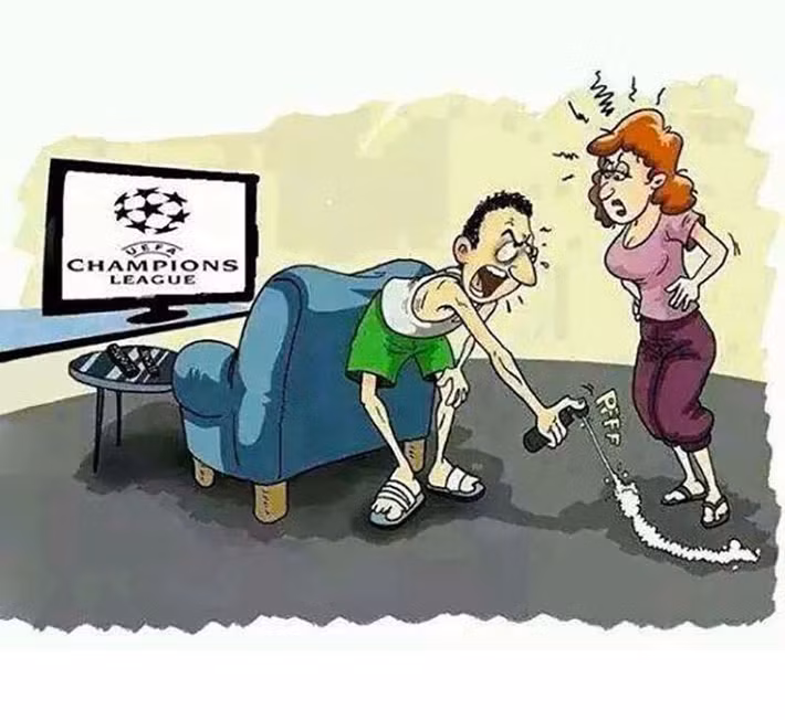 Vùng cấm xâm phạm của các ông chồng khi xem UEFA Champions League đã được định ra với các bà vợ. Ảnh sử dụng trong bài: Facebook Troll Bóng Đá/ Thức Khuya Xem Bóng Đá.