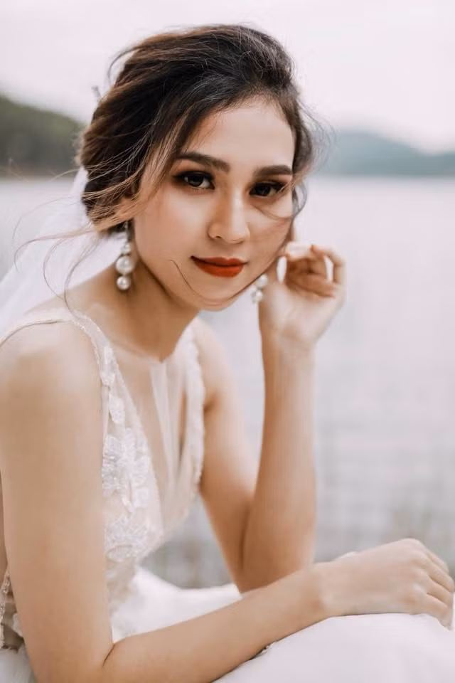 Với vóc dáng cao ráo cùng nhan sắc nổi bật, H'Pi Niê chính là Miss thể thao từng lọt top 10 Hoa khôi Miền Trung và là đối thủ nặng kí trên các đấu trường nhan sắc dành cho học sinh, sinh viên sắp tới.