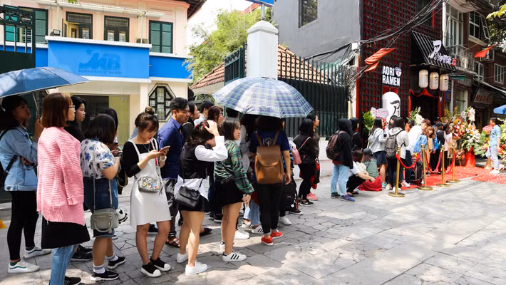 Ramen được biết đến là món mì nước ngon trứ danh Nhật Bản nhưng cũng bởi quá thích món ăn này nên Seungri đã mở chuỗi cửa hàng này tại Hàn Quốc và giờ là Việt Nam.