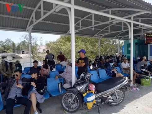 Lãnh đạo Sở Giao thông vận tải TPHCM xuống Cần Giờ kiểm tra xử lý vụ việc.