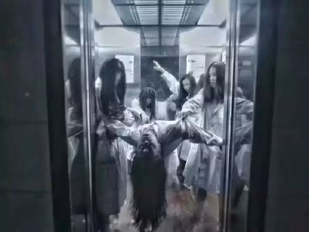 Team zombie rùng rợn trong bộ ảnh kỷ yếu.