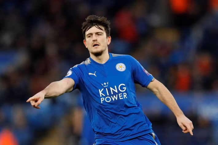 Harry Maguire lọt vào mắt xanh của Pep Guardiola tuy nhiên cầu thủ này đã thẳng thừng từ chối Man City để cam kết tương lai gắn bó với Leicester.