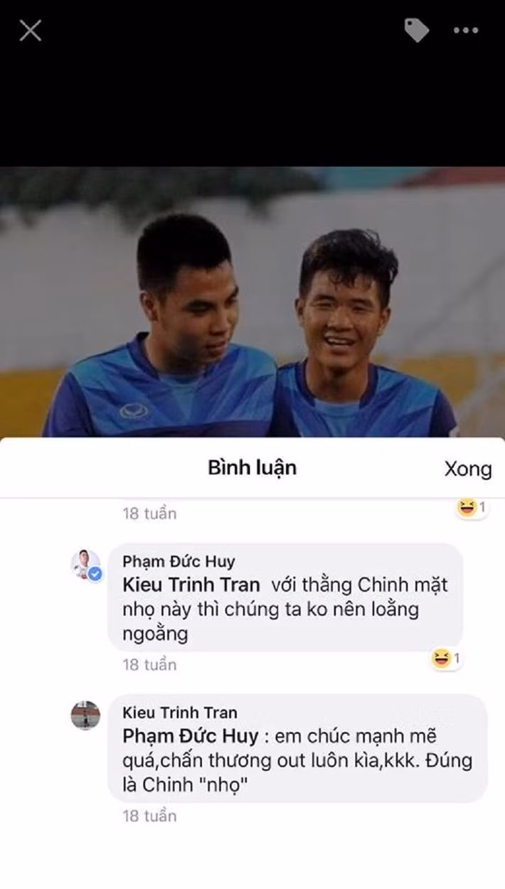 Cũng ít ai biết, trong thời gian diễn ra giải đấu, người bác ruột mà Đức Huy yêu thương, kính trọng không kém một người cha đã mất. Tạm gác lại nỗi đau, anh vẫn chiến đấu hết mình bên cạnh đồng đội, giành lấy vinh quanh cho nước nhà.