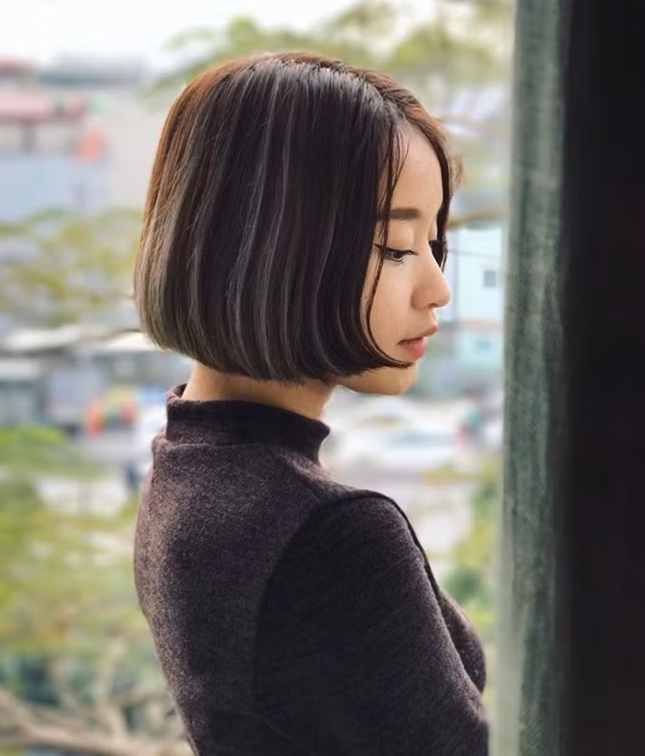 Mi Vân (sinh năm 1988, tại Hà Nội) và sau nhiều năm vào Nam lập nghiệp, ít xuất hiện, nhiều người bất ngờ, ngớ người khi biết rằng, hot girl Việt đời đầu này đã chạm tuổi 30 nhưng vẫn giữ được nét thanh xuân khiến nhiều bạn trẻ phải ngưỡng mộ.