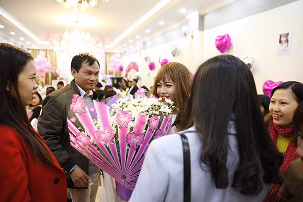 Tất cả người thân, bạn bè và đồng nghiệp cũ - mới của Thanh Hằng đều có mặt đông đủ trong buổi tiệc sinh nhật này.