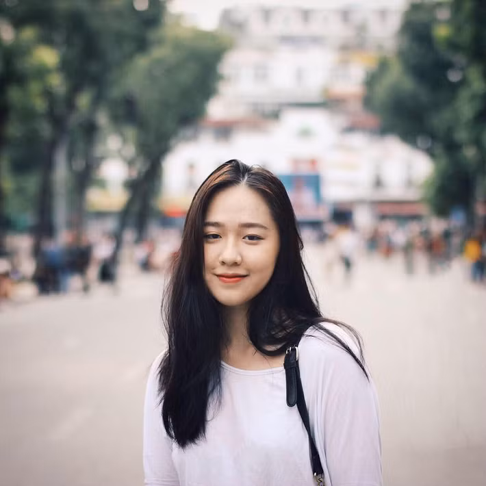Phạm Ngọc Hà My tốt nghiệp trường THPT chuyên Hà Nội - Amsterdam. 9X hiện là sinh viên năm 2, Học viện Ngoại giao, Hà Nội. Ảnh: FBNV.