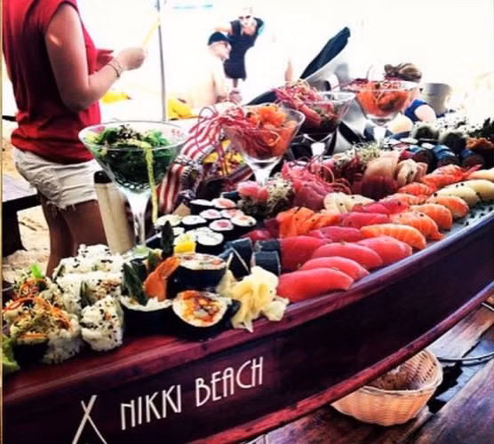 Những bữa tiệc tràn ngập sơn hào hải vị như thế này là thứ không thể thiếu của hội con nhà giàu. Ảnh: Instagram.