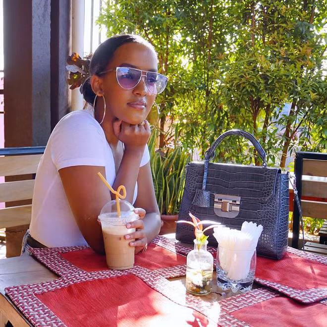 Tiểu thư Lucy Bunyenyezi nổi tiếng trong cộng đồng giới trẻ nhà giàu Uganda.