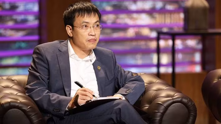 Trong " Thương vụ bạc tỷ mùa 2", Shark Vương (Trần Anh Vương, Tổng giám đốc tại Sam Holdings - SAM, Chủ tịch HĐQT CTCP Đầu tư BVG - BVG) không tham gia với tư cách nhà đầu tư chính - Shark, mà là thành viên ban tổ chức. Ảnh: Vneconomy.