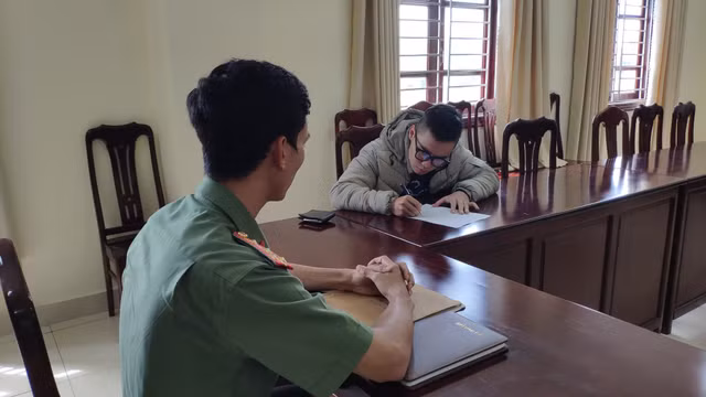 Một TikToker bị triệu tập vì đăng clip chê bai người miền Trung Mot TikToker bi trieu tap vi dang clip che bai nguoi mien Trung