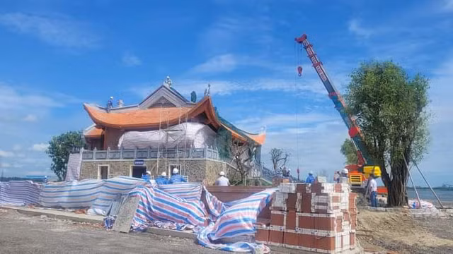 Tháo dỡ công trình tâm linh trong dự án Cảng Quốc tế Mỹ Xuân Thao do cong trinh tam linh trong du an Cang Quoc te My Xuan