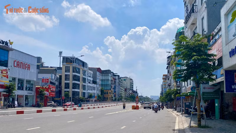 Điểm mặt những "sa mạc lòng đường" nắng gắt, bụi mù tại Hà Nội