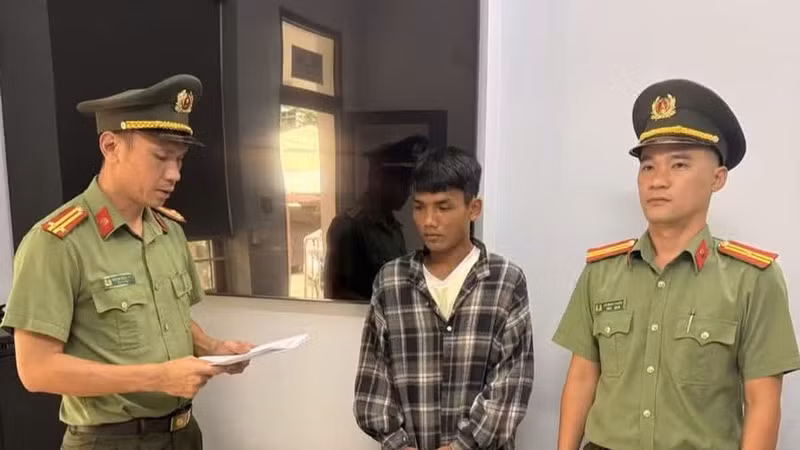 Bắt giam đối tượng ở Gia Lai nhận làm giấy phép lái xe giả