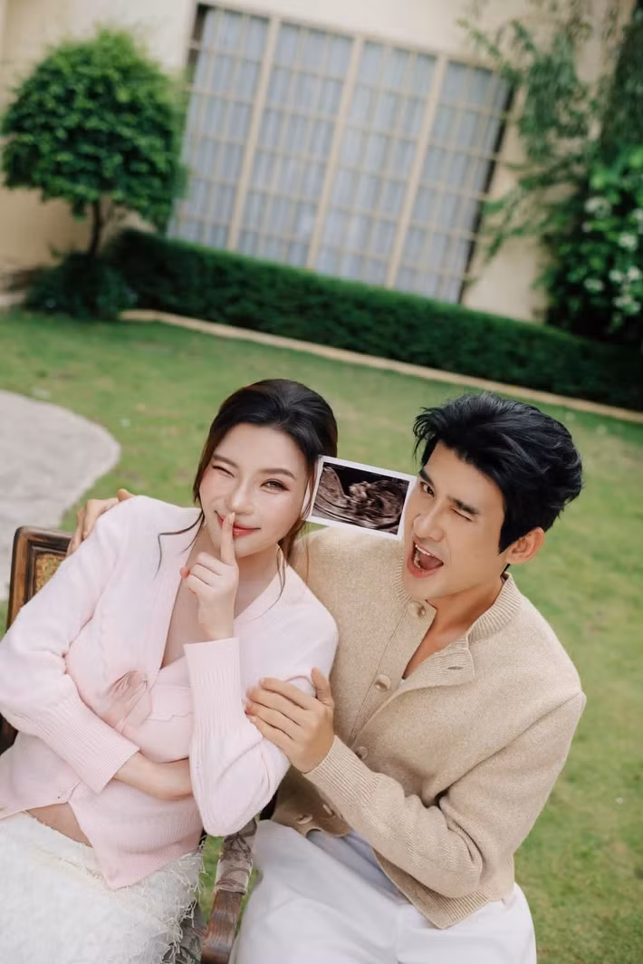 Lương Thế Thành và Thúy Diễm là cặp diễn viên quen thuộc với khán giả truyền hình. Sau thời gian đồng hành trong công việc và cuộc sống, cả hai tổ chức đám cưới năm 2016.