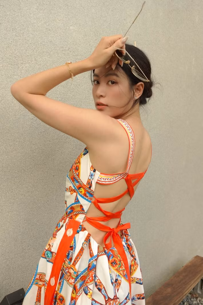 Sức hút của Hoàng Thùy Linh không chỉ đến từ những khoảnh khắc được chăm chút kỹ lưỡng. Trong đời thường, cô vẫn khiến người hâm mộ chú ý bởi vẻ ngoài tự nhiên, trẻ trung và thần thái riêng. Ảnh: FB Hoàng Thuỳ Linh
