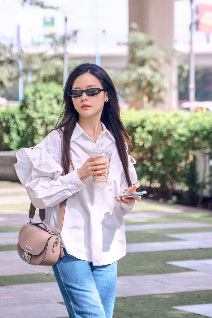 Nhìn Midu lên đồ đi dạy, nhiều người thậm chí còn nhận xét rằng cô trông giống một sinh viên hơn là giảng viên.