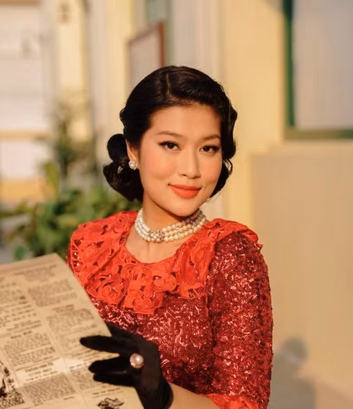 Bước ngoặt đáng chú ý trong hành trình của Thiên Ân đến từ điện ảnh. Cuối năm 2024, cô lần đầu chạm ngõ màn ảnh rộng với vai Bảy Loan - một mỹ nhân Sài Gòn đầu thế kỷ 20 trong Công tử Bạc Liêu của đạo diễn Lý Minh Thắng. Ảnh: FB Đoàn Thiên Ân