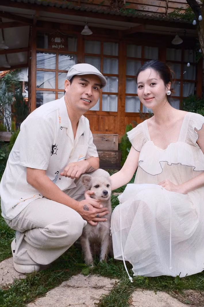 Sau khi xây dựng gia đình, cả hai thường chia sẻ những khoảnh khắc đời thường bên nhau. Ảnh: FB Hồ Quang Hiếu