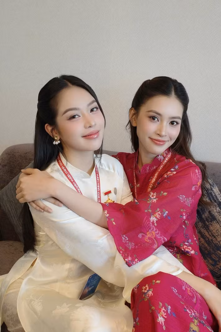 Mỗi người sở hữu một nét đẹp và dấu ấn riêng, Trần Tiểu Vy và Huỳnh Thị Thanh Thủy vẫn tạo nên sức hút đặc biệt mỗi lần xuất hiện cùng nhau. Ảnh: FB Huỳnh Thị Thanh Thuỷ