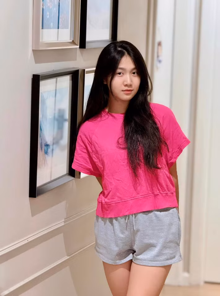 Từ cô bé Chíp đáng yêu của Bố ơi mình đi đâu thế đến thiếu nữ Phương Linh ở tuổi 17, hành trình trưởng thành của con gái Mạnh Trường khiến nhiều khán giả thích thú. Ảnh: FB Nguyen Manh Truong