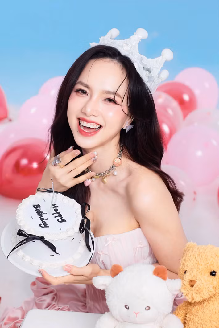 Đinh Ngọc Diệp đang tận hưởng cuộc sống gia đình viên mãn bên đạo diễn Victor Vũ và hai con trai. Ảnh: FB Dinh Ngoc Diep