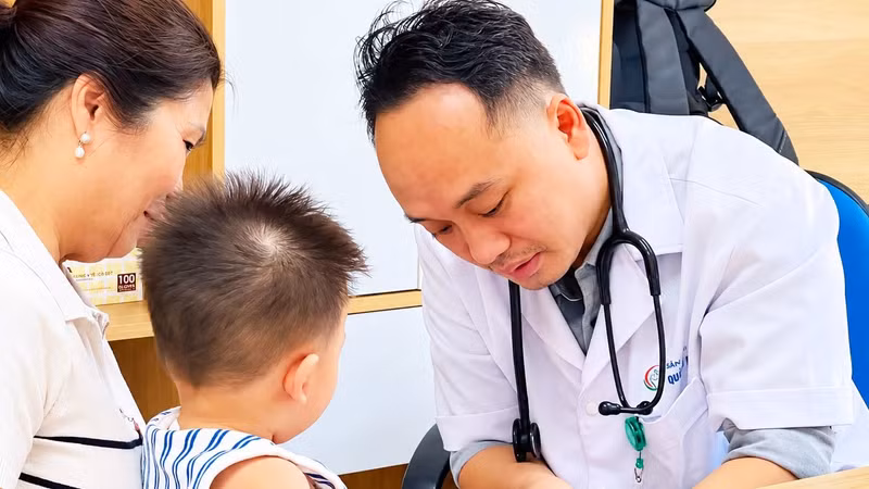 Gần 50 trẻ mắc tay chân miệng: Dấu hiệu bệnh nặng cần chú ý